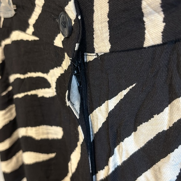 Sincerely Jules wide leg zebra print pants. - Picture 5 of 7